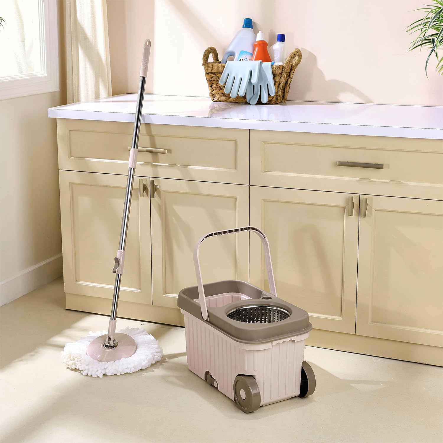 Amazon Brand - Presto! Elite Spin Mop with Steel Wringer and Auto-fold Handle, Chestnut, 2 Refills image 3